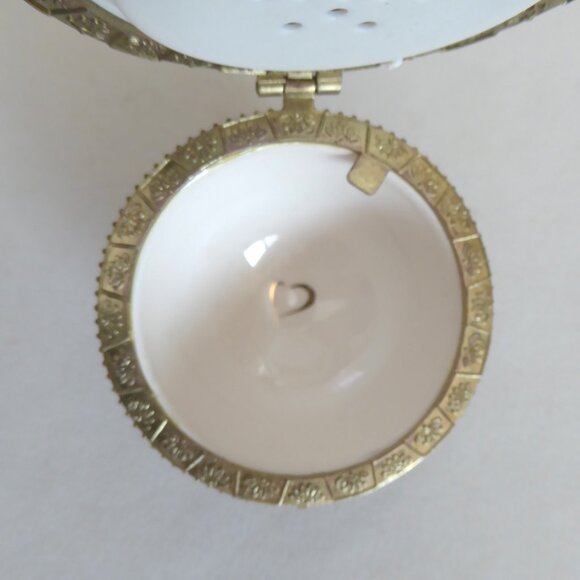 NEW 4.5” VALERIE PARR HILL QVC BOUTIQUE PORCELAIN MUSICAL EGG ORNAMENT - Picture 7 of 13